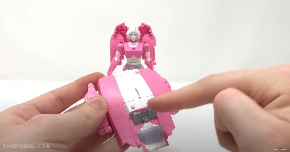 Earthrise Arcee Deluxe Class Review By PrimeVsPrime  (27 of 34)